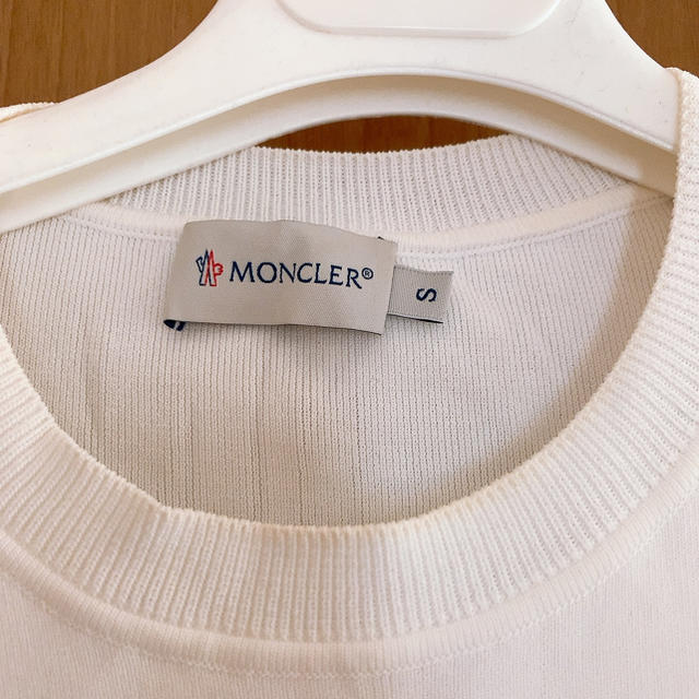 MONCLER(モンクレール)のモンクレール　トップス　Aライン レディースのトップス(カットソー(半袖/袖なし))の商品写真