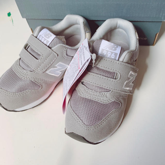 New Balance(ニューバランス)の15.5 ニューバランス スニーカー 996 グレー キッズ キッズ/ベビー/マタニティのキッズ靴/シューズ(15cm~)(スニーカー)の商品写真