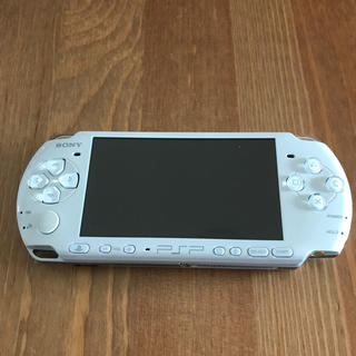 プレイステーションポータブル(PlayStation Portable)のPSP 3000 本体(携帯用ゲーム機本体)