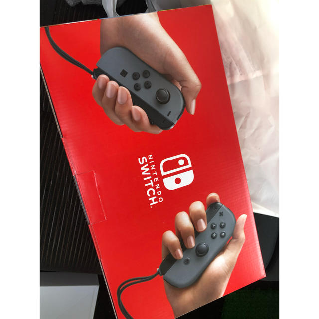 Nintendo Switch(ニンテンドースイッチ)の任天堂 Switch グレー 新品 エンタメ/ホビーのゲームソフト/ゲーム機本体(家庭用ゲーム機本体)の商品写真