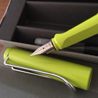 ラミー(LAMY)のLAMY ラミー サファリ 2008年 限定カラー 万年筆  / F 美品(ペン/マーカー)