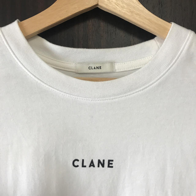 STUDIOUS(ステュディオス)のCLANE   ロゴ　白Tシャツ　クラネ  レディースのトップス(Tシャツ(半袖/袖なし))の商品写真