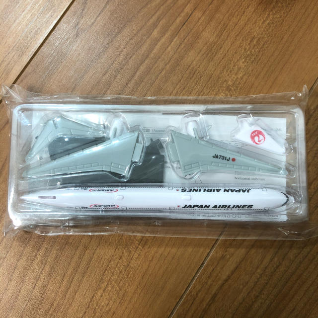 JAL(日本航空)(ジャル(ニホンコウクウ))のJAL SKY SUITE 777 飛行機 プラモデル 模型 エンタメ/ホビーのおもちゃ/ぬいぐるみ(模型/プラモデル)の商品写真