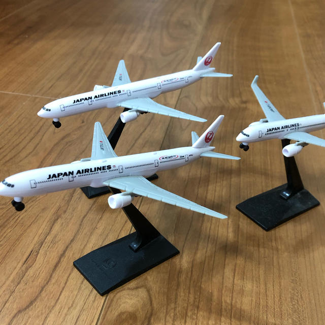 JAL(日本航空)(ジャル(ニホンコウクウ))のJAL SKY SUITE 777 飛行機 プラモデル 模型 エンタメ/ホビーのおもちゃ/ぬいぐるみ(模型/プラモデル)の商品写真