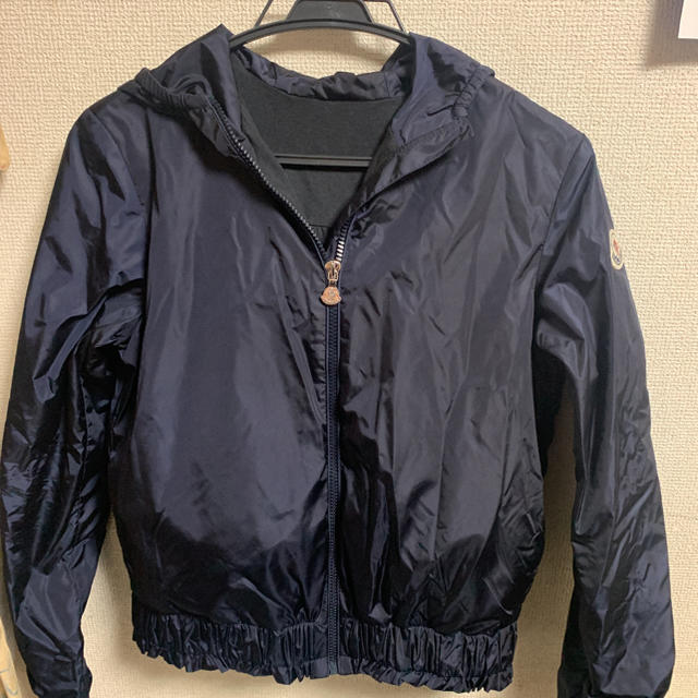 MONCLER(モンクレール)の1回のみ着用　モンクレール　ERINETTE ナイロンパーカー　14A ネイビー レディースのジャケット/アウター(ナイロンジャケット)の商品写真