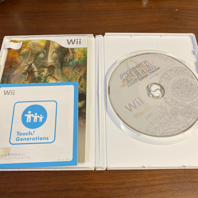 Wii(ウィー)のWii ゼノブレイド　ゼルダの伝説トワイライトプリンセス　2本セット エンタメ/ホビーのゲームソフト/ゲーム機本体(家庭用ゲームソフト)の商品写真