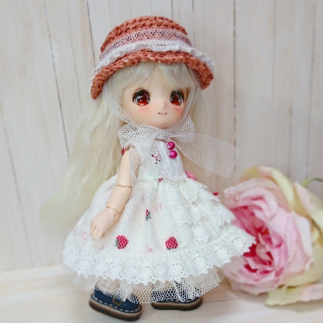 オビツ11お洋服☆いちごドレスセット2*ねんどろいどどーる