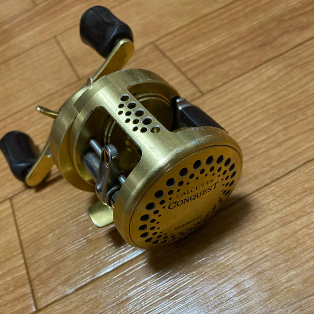 SHIMANO(シマノ)のシマノ カルカッタコンクエスト100 スポーツ/アウトドアのフィッシング(リール)の商品写真