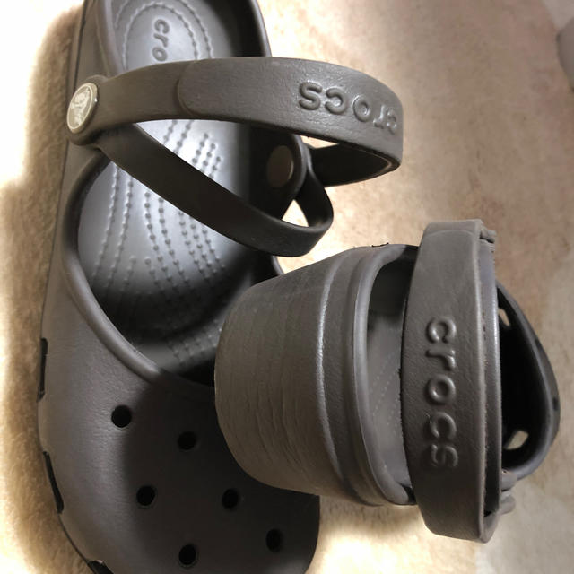 crocs(クロックス)のクロックス　カリン　ブラウン レディースの靴/シューズ(サンダル)の商品写真