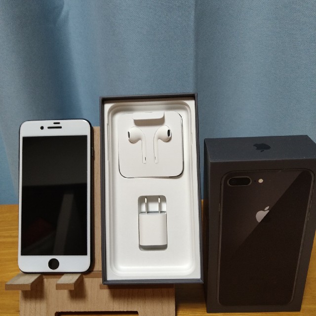 iPhone8plus  64G  SIMフリー　美品　オマケ付き