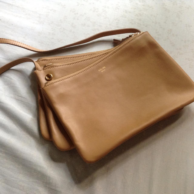 celine - 正規品セリーヌラージトリオキャメル梨花着の通販 by shop
