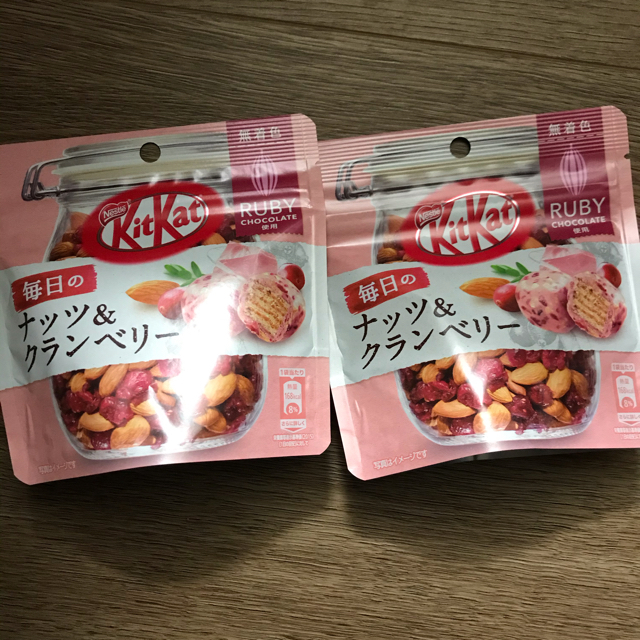 Nestle(ネスレ)のキットカット　3種類　8袋+2袋おまけつき 食品/飲料/酒の食品(菓子/デザート)の商品写真