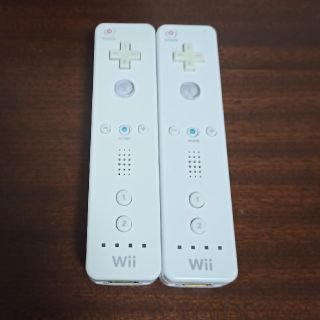 ウィー(Wii)のwiiリモコン 2本 ホワイト(家庭用ゲーム機本体)