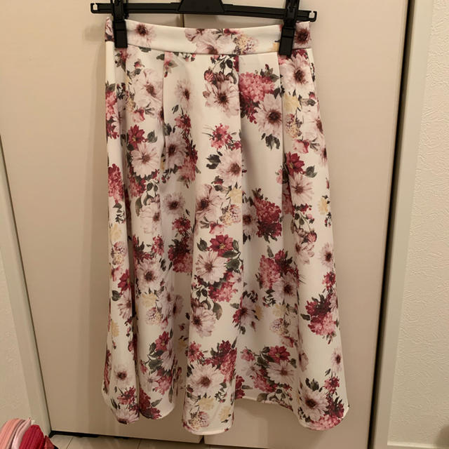 allamanda(アラマンダ)の花柄フレアスカート レディースのスカート(ひざ丈スカート)の商品写真