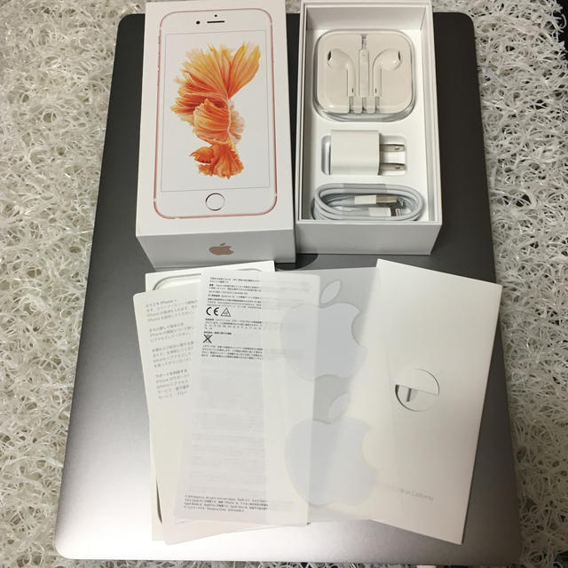 Apple(アップル)の箱 イヤホン コンセント iPhone 6s Rose SIMフリー スマホ/家電/カメラのスマートフォン/携帯電話(バッテリー/充電器)の商品写真