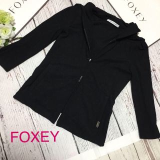 フォクシー(FOXEY)の♡ FOXEY 最新ロゴ入りストレッチパーカー美品♡(パーカー)