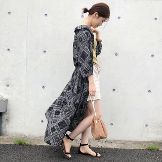 スピックアンドスパン(Spick & Span)の★新品完売品！ タグ付き GU ジーユー 羽織りにもなるペイズリー柄ワンピース(ロングワンピース/マキシワンピース)