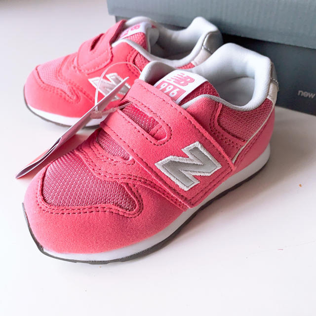 New Balance(ニューバランス)の15.5 新品 ニューバランス スニーカー 996 ピンク キッズ キッズ/ベビー/マタニティのキッズ靴/シューズ(15cm~)(スニーカー)の商品写真