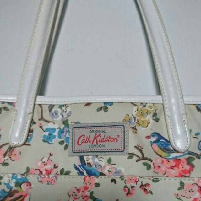 Cath Kidston(キャスキッドソン)の4/9迄値下げ キャス・キッドソン 鳥と花柄バッグ レディースのバッグ(トートバッグ)の商品写真