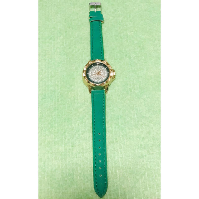 新品•未使用♡カジュアル♡可愛いレディース腕時計♡爽やかグリーン レディースのファッション小物(腕時計)の商品写真