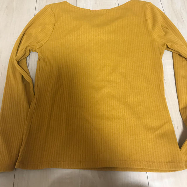 INGNI(イング)のINGNI ハートカットマスタード色ロングTシャツ レディースのトップス(カットソー(長袖/七分))の商品写真