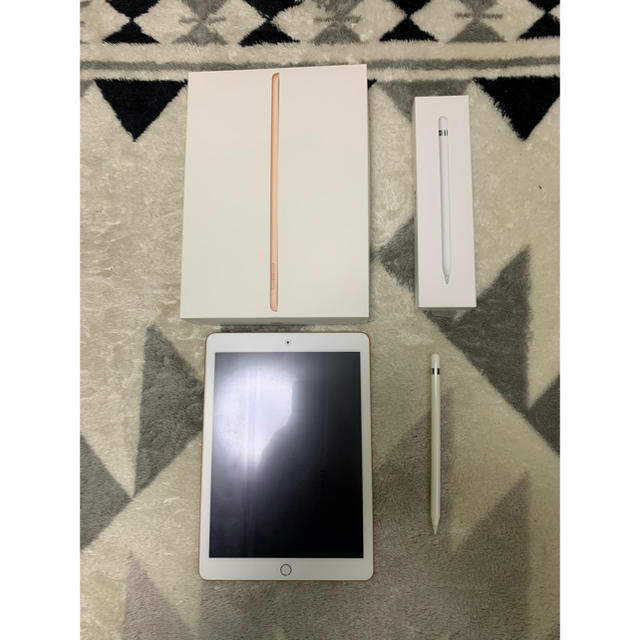 ipad 第6世代 128G wifi & Apple Pencil出品物