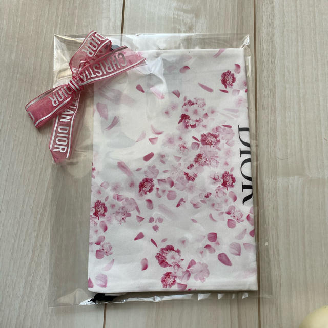 Dior(ディオール)のDior 3月限定 巾着 ポーチ 花柄 レディースのファッション小物(ポーチ)の商品写真