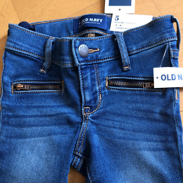 Old Navy(オールドネイビー)の新品未使用　オールドネイビー  デニム　ジーンズ キッズ/ベビー/マタニティのキッズ服女の子用(90cm~)(パンツ/スパッツ)の商品写真