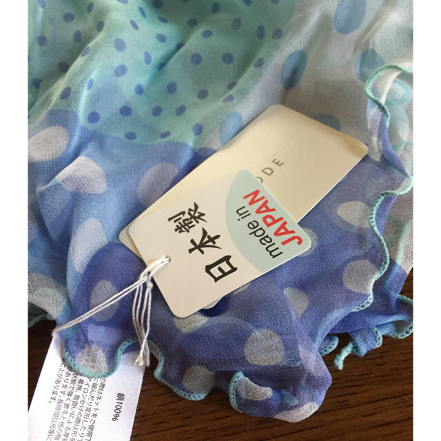 シルクスカーフ🌟新品未使用🌟 レディースのファッション小物(バンダナ/スカーフ)の商品写真