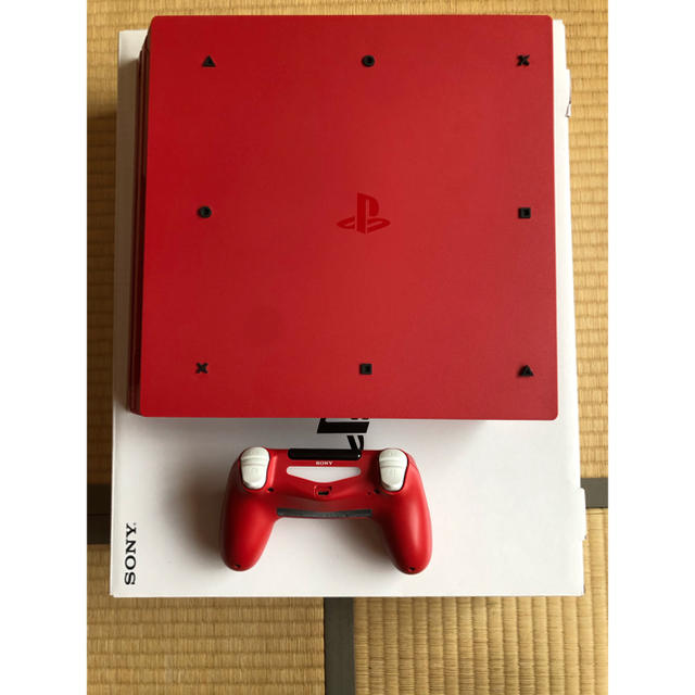 PlayStation4(プレイステーション4)のPS4 PRO スパイダーマンリミテッドエディション エンタメ/ホビーのゲームソフト/ゲーム機本体(家庭用ゲーム機本体)の商品写真