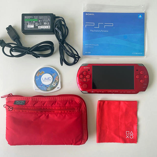 プレイステーションポータブル(PlayStation Portable)のPSP3000本体セット・ケース・クロス・ソフト1本付(携帯用ゲーム機本体)
