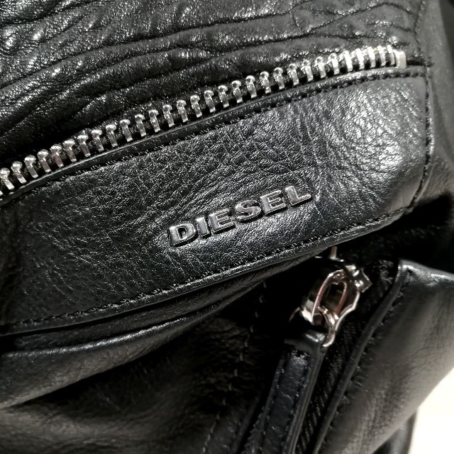 DIESEL(ディーゼル)のDIESEL フルレザー LE-ZIPPER MHONIC リュック レディースのバッグ(リュック/バックパック)の商品写真