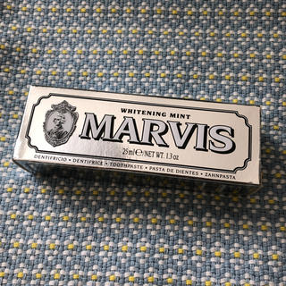 マービス(MARVIS)のマービス　ホワイトミント　ミニサイズ　25ml(歯磨き粉)