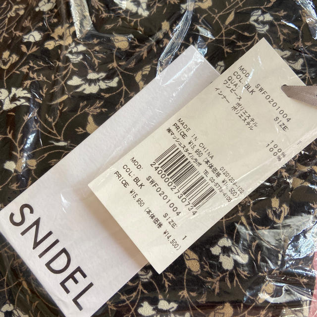 SNIDEL(スナイデル)の【新品未使用】SNIDEL バリエーションプリントワンピース レディースのワンピース(ロングワンピース/マキシワンピース)の商品写真