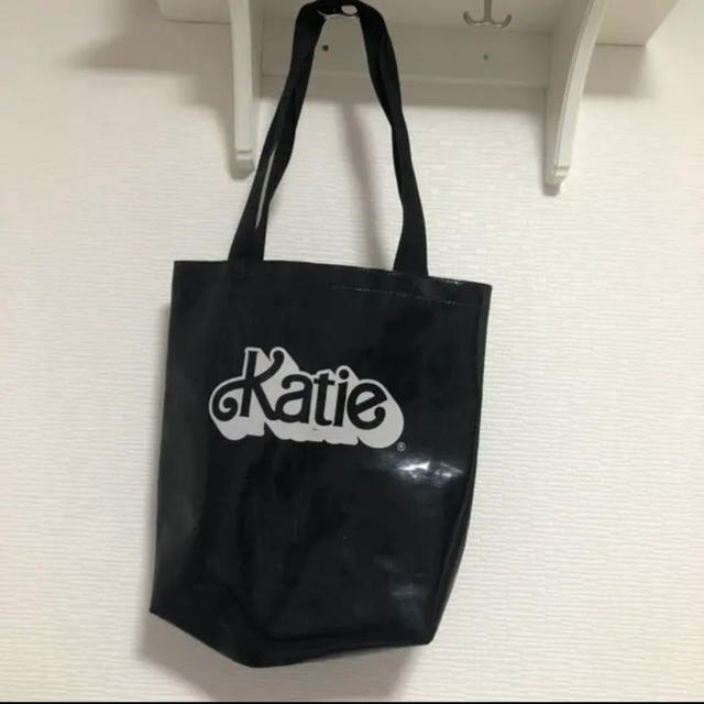 Katie(ケイティー)のKatie エナメル　ロゴ　トートバッグ レディースのバッグ(トートバッグ)の商品写真