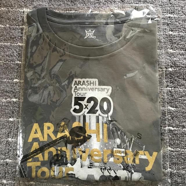 嵐(アラシ)の嵐　5x20 ライブTシャツ　グレー　新品 エンタメ/ホビーのタレントグッズ(アイドルグッズ)の商品写真