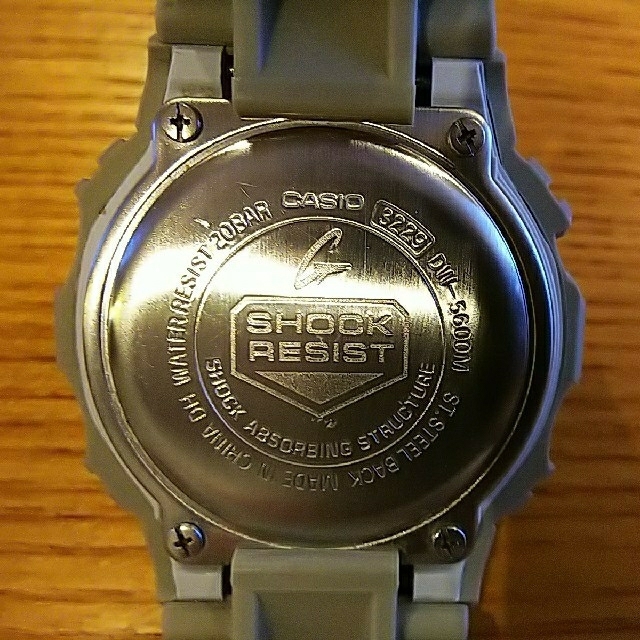 G-SHOCK(ジーショック)の限定  G-SHOCK  DW-5600M  ベージュ メンズの時計(腕時計(デジタル))の商品写真