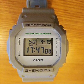ジーショック(G-SHOCK)の限定  G-SHOCK  DW-5600M  ベージュ(腕時計(デジタル))