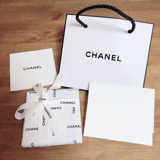 CHANEL(シャネル)のCHANEL シャネル　コンパクトミラー　新品　プレゼント レディースのファッション小物(ミラー)の商品写真