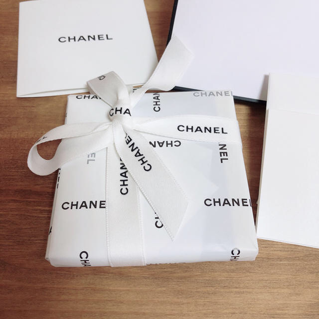 CHANEL(シャネル)のCHANEL シャネル　コンパクトミラー　新品　プレゼント レディースのファッション小物(ミラー)の商品写真