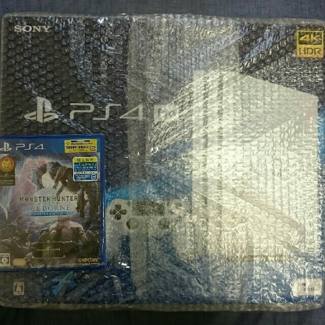 PlayStation 4 Pro グレイシャー・ホワイト 1TB