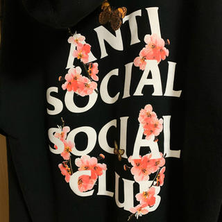 アンチ(ANTI)のanti social social club フーディ　パーカー　黒　桜(パーカー)