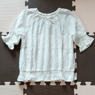 ジーユー(GU)の【kotochaan様専用】スモッキングレースブラウス  140cm    (Tシャツ/カットソー)