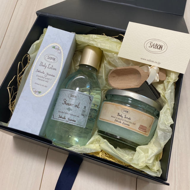 SABON(サボン)のSABON♡限定箱付きジャスミンの香りセット コスメ/美容のボディケア(ボディスクラブ)の商品写真