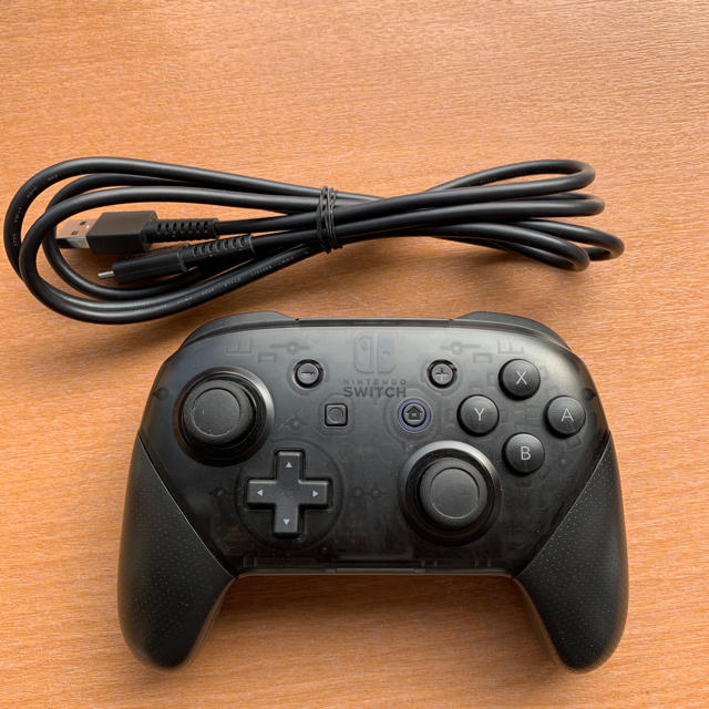 Nintendo Switch(ニンテンドースイッチ)のスイッチproコントローラー エンタメ/ホビーのゲームソフト/ゲーム機本体(家庭用ゲーム機本体)の商品写真
