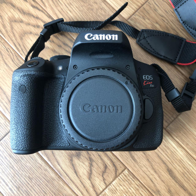 Canon(キヤノン)のCanon EOS KISS X8i 一眼レフ カメラ スマホ/家電/カメラのカメラ(デジタル一眼)の商品写真