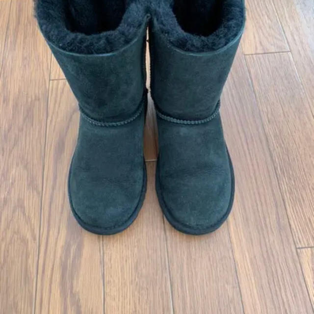 UGG(アグ)のUGGブーツ キッズ/ベビー/マタニティのキッズ靴/シューズ(15cm~)(ブーツ)の商品写真