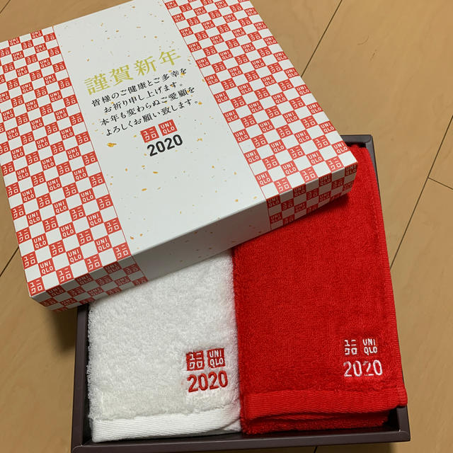 UNIQLO(ユニクロ)の紅白タオル インテリア/住まい/日用品の日用品/生活雑貨/旅行(タオル/バス用品)の商品写真