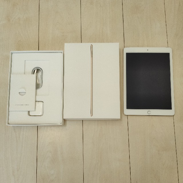 Apple(アップル)のiPad Air2 Wifi/Cellular 64GB docomo ゴールド スマホ/家電/カメラのPC/タブレット(タブレット)の商品写真