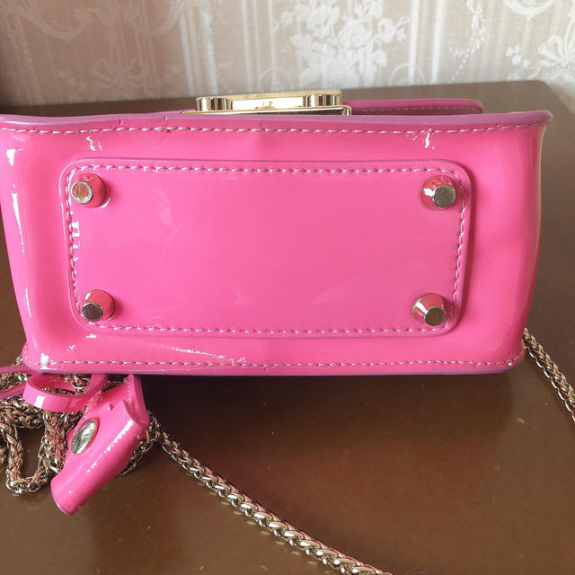 Furla(フルラ)のFURLA ピンクエナメル bag レディースのバッグ(ショルダーバッグ)の商品写真